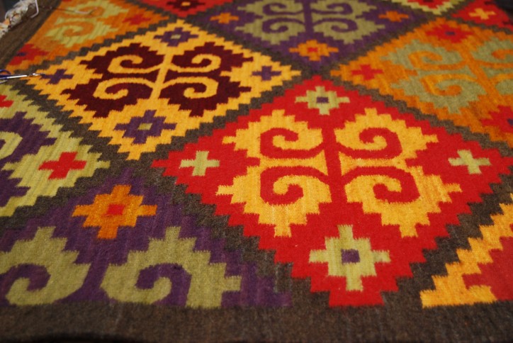 Caracol rug design, communication symbol