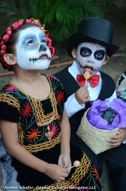 The children's comparsa, Muertos